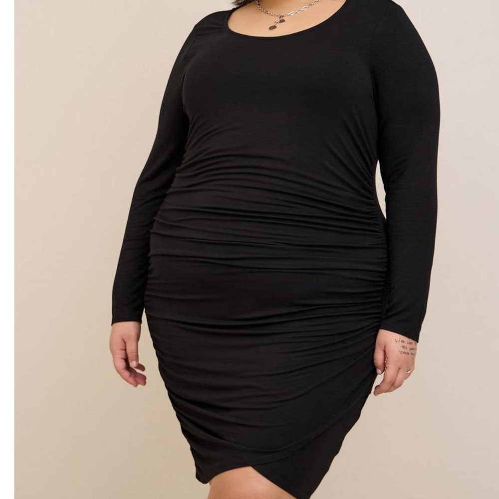 NEW TORRID Dress 4 Ruched Gathers Plus Size 4X Cinched Bodycon Super Soft Black.